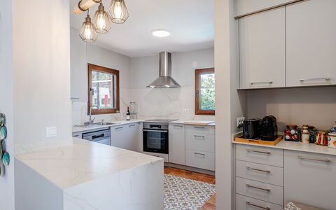 Can Nura: Sol, Cuisine, Comptoir, Design Intérieur, Cabinetry, Meubles, Sol, Bois, Appareil De Cuisine, Plafond