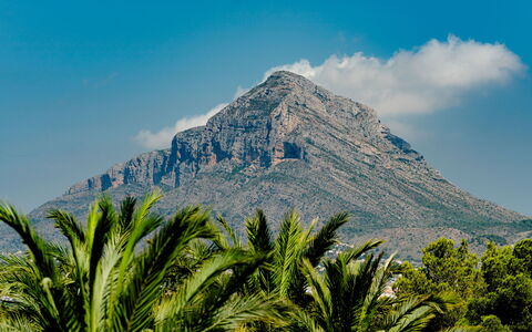 Can Nura: Ciel, Bleu, Montagne, Colline, Sommet, Chaîne De Montagnes, Crête, Massif