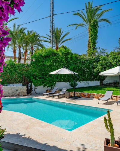 Can Nura: Bleu, Piscine, Recours, Eco Hôtel, Mobilier De Jardin, Ombre, Jardin, Aménagement Paysager, Hacienda
