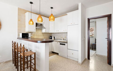 Pueblo de la Luz: Design Intérieur, Sol, Comptoir, Meubles, Sol, Luminaire, Bois, Plafond, Cuisine, Cabinetry
