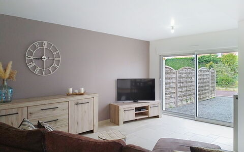 Le Jardin du Calme: Meubles, Design Intérieur, Sol, Mur, Sol, Bois, Plafond, Pièce, Salon, Canapé