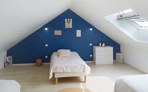 Le Jardin du Calme: Design Intérieur, Chambre, Sol, Bois, Sol, Lit, Plafond, Meubles, Pièce, Drap De Lit