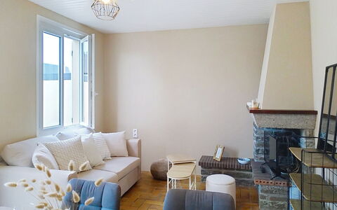 Riviera: Meubles, Design Intérieur, Sol, Mur, Sol, Canapé, Pièce, Bois, Plafond, Salon