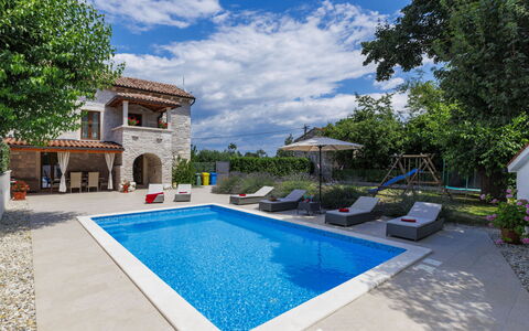 Trošti: Piscine, Recours, Biens, Eco Hôtel, Villa, Caractéristique De L'Eau, Loisir, Hacienda, Parapluie, Thermes