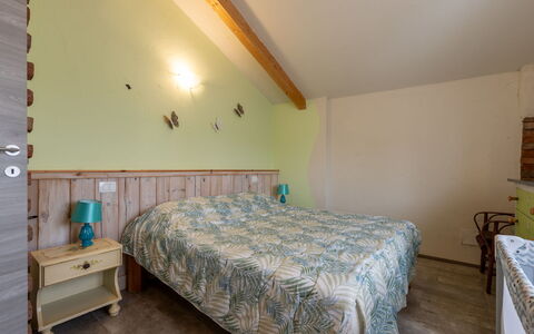 Noah: Meubles, Design Intérieur, Sol, Bois, Sol, Plafond, Chambre, Lit, Pièce, Éclairage