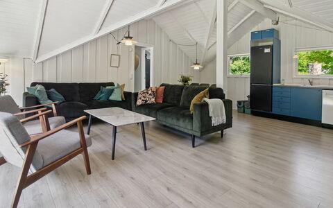 Tenna - 30Km from the Sea: Parquet, Sol, Design Intérieur, Bois, Revêtement De Sol Stratifié, Sol, Meubles, Plafond, Salon, Canapé
