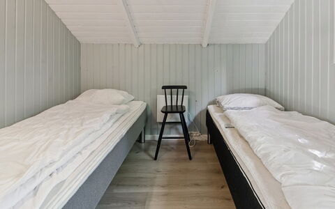 Tenna - 30Km from the Sea: Chambre, Bois, Sol, Lit, Sol, Drap De Lit, Literie, Plafond, Cadre De Lit, Design Intérieur