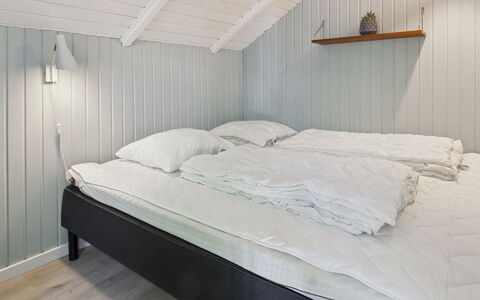 Tenna - 30Km from the Sea: Chambre, Lit, Drap De Lit, Literie, Bois, Sol, Sol, Linge, Design Intérieur, Cadre De Lit