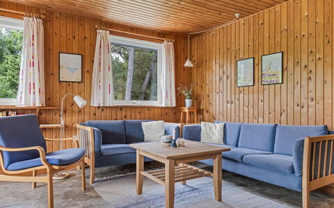 Iivo - 3.5Km from the Sea: Meubles, Sol, Design Intérieur, Bois, Sol, Canapé, Pièce, Salon, Plafond, Tache De Bois