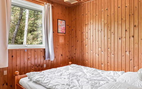 Iivo - 3.5Km from the Sea: Bois, Chambre, Sol, Lit, Design Intérieur, Sol, Dur, Tache De Bois, Drap De Lit, Domicile