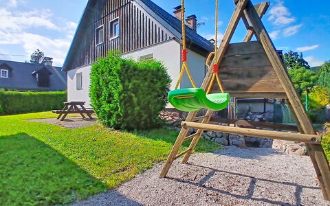 Cerny Dul 400: Domicile, Chalet, Pelouse, Jardin, Arrière-Cour, Aménagement Paysager, Ferme, Cour, Gazon Artificiel, Eco Hôtel