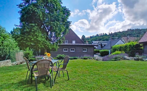 Cerny Dul 400: Arbuste, Maison, Jardin, Paysage, Chalet, Pelouse, Aménagement Paysager, Ferme, Cour, Arrière-Cour