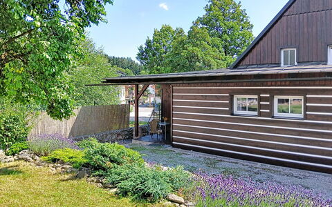 Cerny Dul 400: Bâtiment, Bois, Maison, Toit, Siding, Domicile, Chalet, Arbuste, Jardin, Batiments Jardin