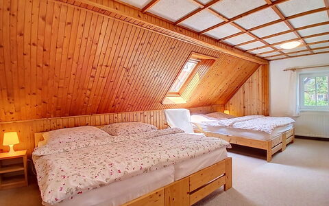 Cerny Dul 400: Bois, Chambre, Lit, Domicile, Literie, Meubles, Drap De Lit, Cadre De Lit, Chalet, Dur