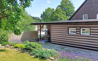 Cerny Dul 400: Bâtiment, Bois, Maison, Toit, Siding, Domicile, Chalet, Arbuste, Jardin, Batiments Jardin