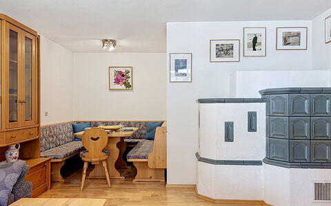 Resimini: Design Intérieur, Sol, Meubles, Sol, Pièce, Salon, Tache De Bois, Dur, Cabinetry