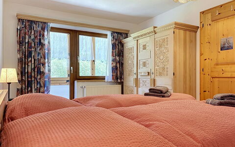 Resimini: Meubles, Lit, Chambre, Design Intérieur, Bois, Drap De Lit, Literie, Plafond, Pièce, Cadre De Lit