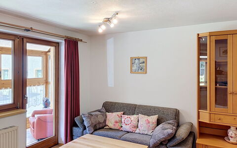 Resimini: Meubles, Design Intérieur, Sol, Bois, Sol, Pièce, Plafond, Appartement, Canapé, Salon