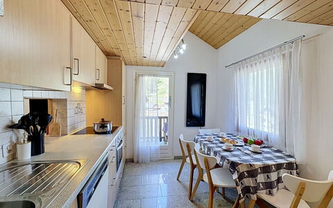Haus Wasserfall: Meubles, Design Intérieur, Bois, Plafond, Sol, Sol, Cuisine, Chaise, Éclairage, Domicile