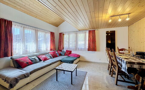 Haus Wasserfall: Design Intérieur, Meubles, Bois, Plafond, Domicile, Pièce, Canapé, Sol, Éclairage, Sol