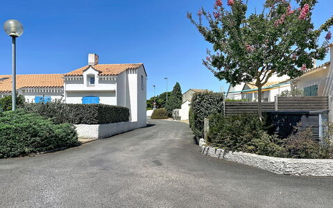 Les Maisons de la Mer: Bleu, Piscine, Composite, Ombre, Recours, Biens, Hacienda, Villa, Centre De Loisirs