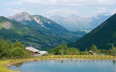 Saint Sorlin D'Arves 200: Bleu, Piscine, Composite, Ombre, Recours, Biens, Hacienda, Villa, Centre De Loisirs