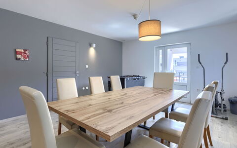 A.e.m: Meubles, Design Intérieur, Sol, Sol, Mur, Bois, Table, Plafond, Salle À Manger, Table Cuisine Et Salle A Manger