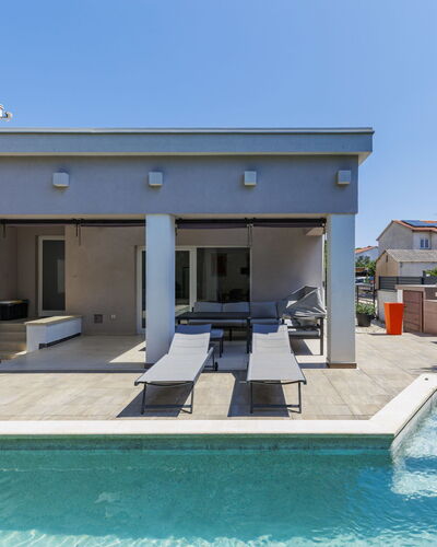 A.e.m: Piscine, Zone Résidentielle, Architecture, Domicile, Composite, Ombre, Biens, Béton, Recours, Cour