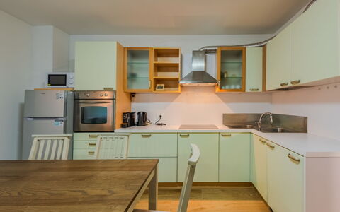 La Corona: Cuisine, Appareil De Cuisine, Design Intérieur, Comptoir, Principaux Appliance, Cabinetry, Sol, Bois, Plafond, Meubles