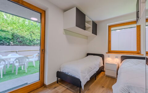La Corona: Design Intérieur, Mur, Bois, Plafond, Sol, Sol, Pièce, Lit, Chambre, Meubles