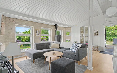 Annalina - 230M from the Sea: Bois, Sol, Meubles, Domicile, Sol, Salon, Canapé, Design Intérieur, Plafond