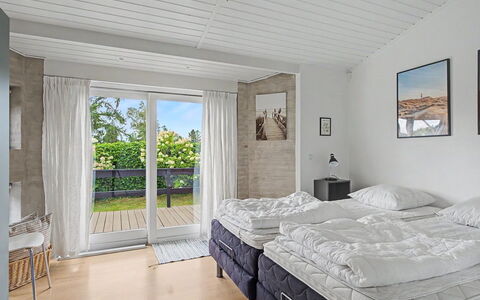 Annalina - 230M from the Sea: Meubles, Bois, Sol, Design Intérieur, Chambre, Lit, Sol, Domicile, Pièce, Literie