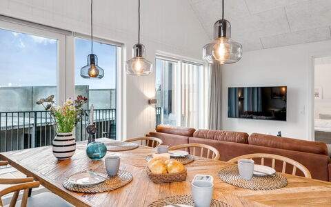 Thormund - 400M from the Sea: Design Intérieur, Luminaire, Meubles, Bois, Sol, Plafond, Lustre, Salle À Manger, Éclairage, Table Cuisine Et Salle A Manger