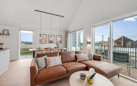 Thormund - 400M from the Sea: Bois, Sol, Meubles, Sol, Design Intérieur, Canapé, Parquet, Plafond, Salon, Domicile