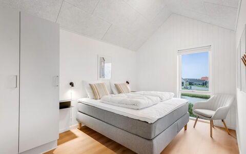 Thormund - 400M from the Sea: Plafond, Chambre, Literie, Daylighting, Lit, Drap De Lit, Cadre De Lit, Hôtel