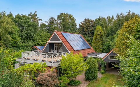 Lonneke - from the Sea: Toit, Maison, Lot Terre, Domicile, Chalet, Biens, Batiments Jardin, Ombre, Cabane En Rondins, Aménagement Paysager