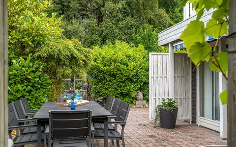 Lonneke - from the Sea: Toit, Maison, Lot Terre, Domicile, Chalet, Biens, Batiments Jardin, Ombre, Cabane En Rondins, Aménagement Paysager