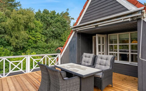 Lonneke - from the Sea: Toit, Maison, Lot Terre, Domicile, Chalet, Biens, Batiments Jardin, Ombre, Cabane En Rondins, Aménagement Paysager