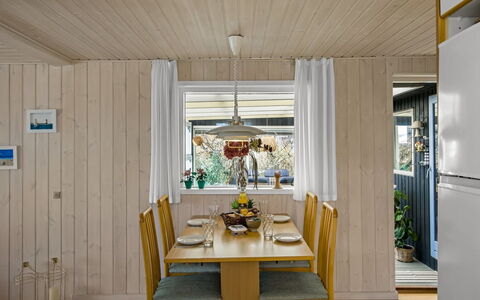 Ingalil - 200M from the Sea: Design Intérieur, Sol, Bois, Meubles, Plafond, Luminaire, Sol, Pièce, Éclairage, Salle À Manger