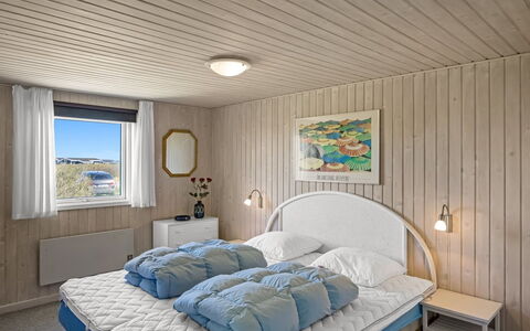 Ingalil - 200M from the Sea: Chambre, Bois, Plafond, Design Intérieur, Lit, Drap De Lit, Literie, Meubles, Cadre De Lit, Sol