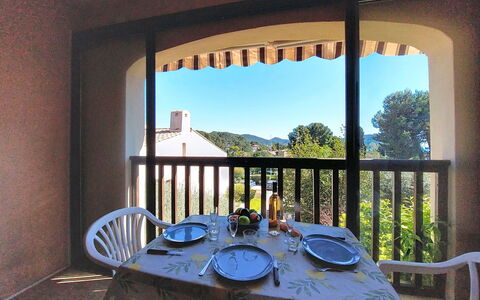 La Bressado: Balcon, Porche, Balustre, Chaise, Tache De Bois, Table Cuisine Et Salle A Manger, Mobilier De Jardin, Villa, Hacienda, Tableau De Plein Air