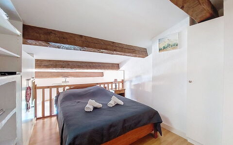 La Bressado: Meubles, Lit, Design Intérieur, Sol, Sol, Chambre, Mur, Bois, Plafond, Pièce