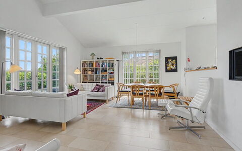 Ion - 1Km from the Sea: Design Intérieur, Sol, Meubles, Sol, Canapé, Plafond, Bois, Salon, Domicile, Pièce