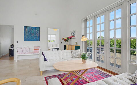 Ion - 1Km from the Sea: Meubles, Design Intérieur, Sol, Sol, Canapé, Bois, Plafond, Salon, Table, Pièce