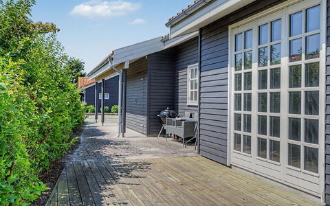 Ion - 1Km from the Sea: Bois, Domicile, Siding, Porte, Composite, Ombre, Chalet, Cour, Jardin, Porche
