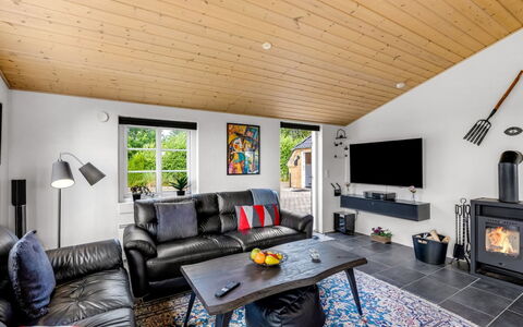 Meindor - 450M to the Fjord: Bois, Meubles, Canapé, Design Intérieur, Salon, Plafond, Pièce, Domicile, Sol