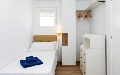 Elvix Nerja Center a: Bois, Design Intérieur, Sol, Sol, Pièce, Chambre, Meubles, Lit, Appartement, Plafond