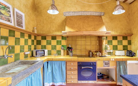 Mas Nualart: Cuisine, Design Intérieur, Sol, Appareil De Cuisine, Comptoir, Bois, Cuisinière, Principaux Appliance, Sol, Plafond