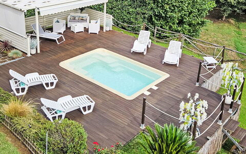 Casa Lulù: Piscine, Mobilier De Jardin, Meubles, Parapluie, Recours, Chaise, Jardin, Plate-Forme, Loisir, Ombre