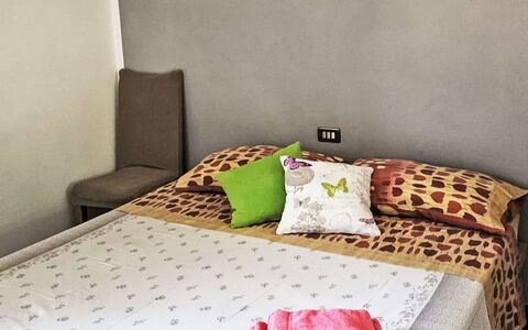 Casa Lulù: Meubles, Lit, Chambre, Literie, Drap De Lit, Design Intérieur, Linge, Sol, Pièce, Textile